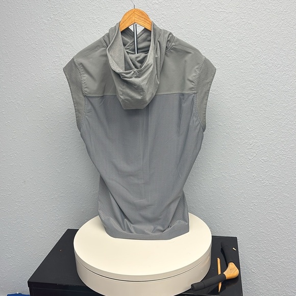 Lululemon M’s Sz L Stealth Hooded Sleeveless
Heathered Battleship. Exclt Cndtn - Picture 6 of 12